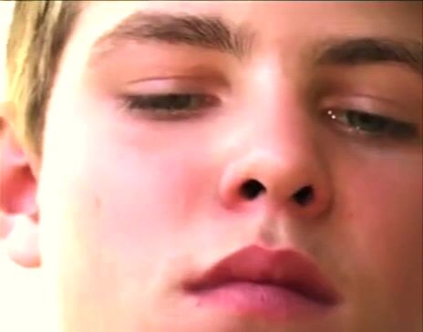Adolescent gay mike18 branle sa queue