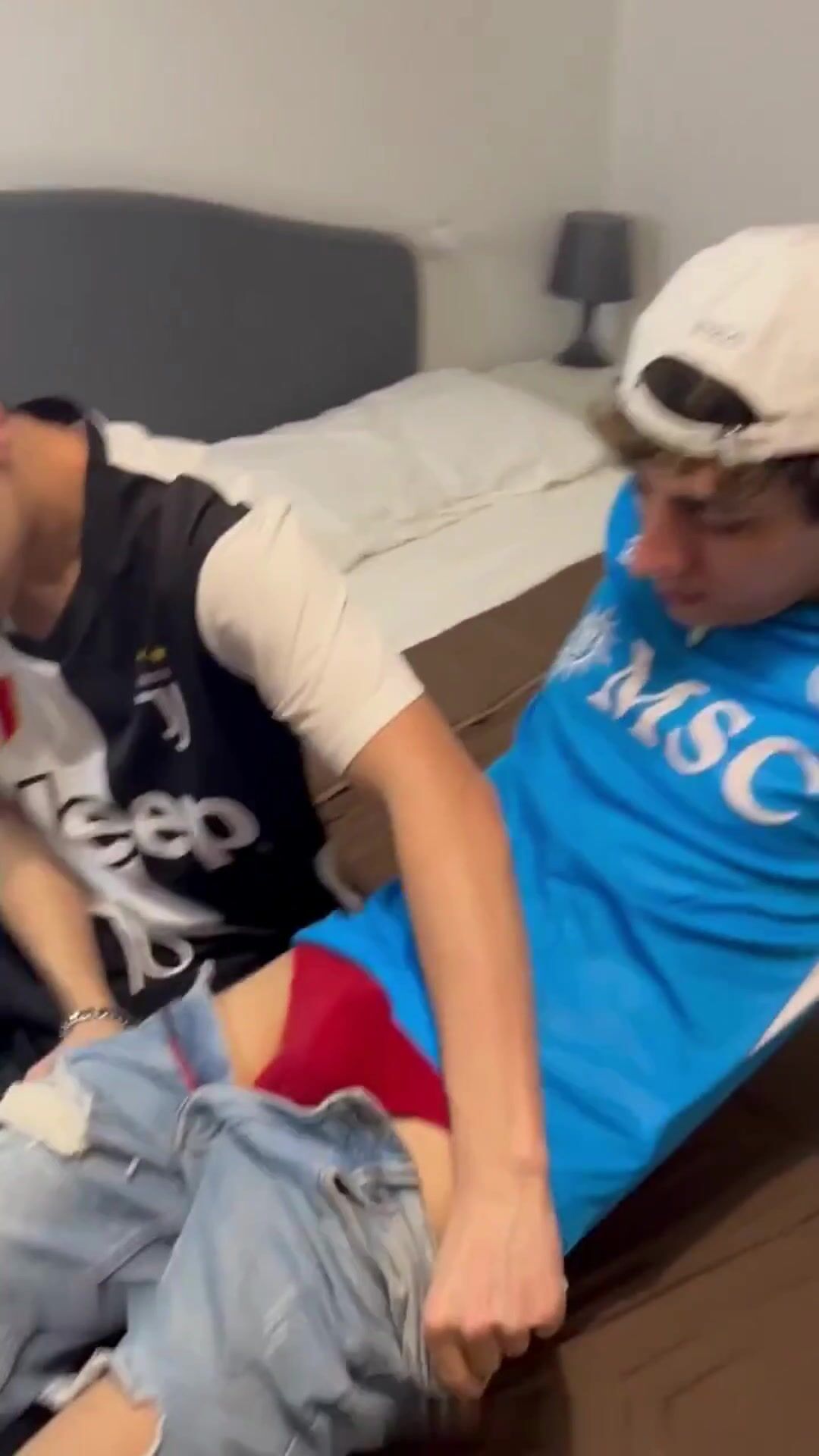 الأولاد الإيطاليون ميركو ر، ليو، فيدهوب تي