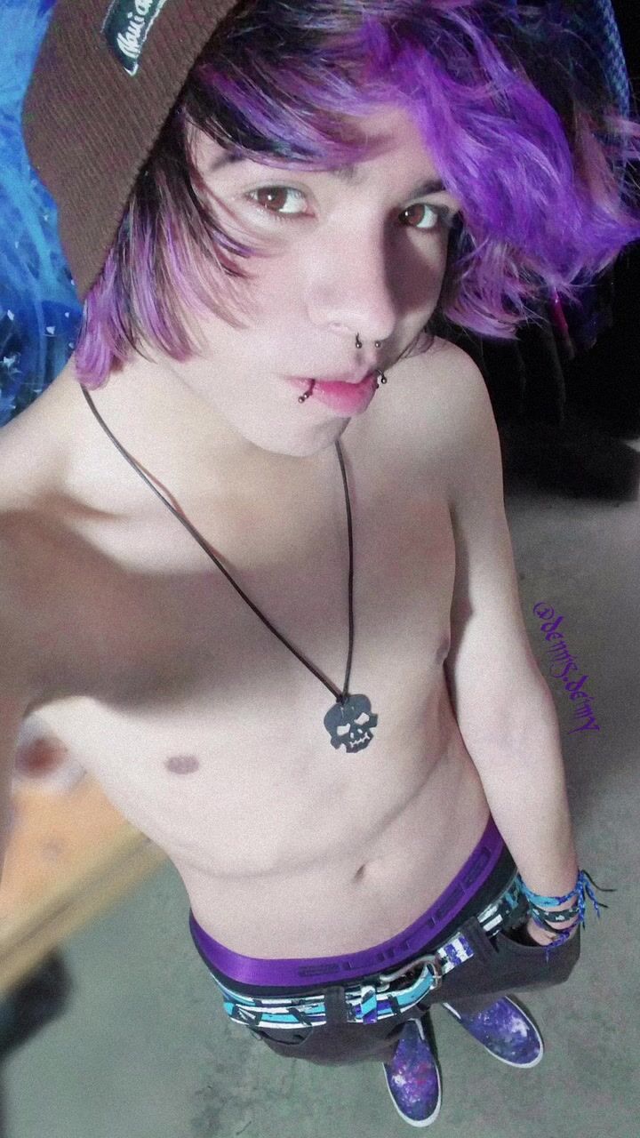 Young colorhead twinks in hot cam action