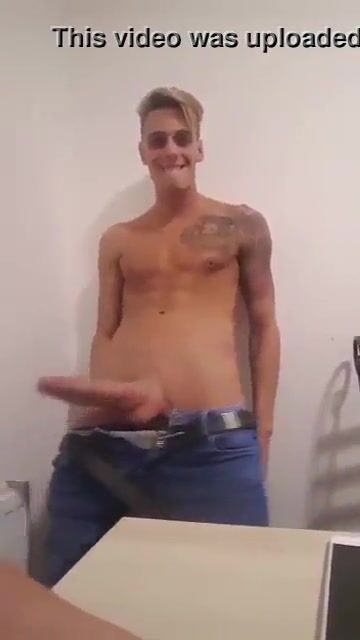 Monster loiro dotado cock play on cam