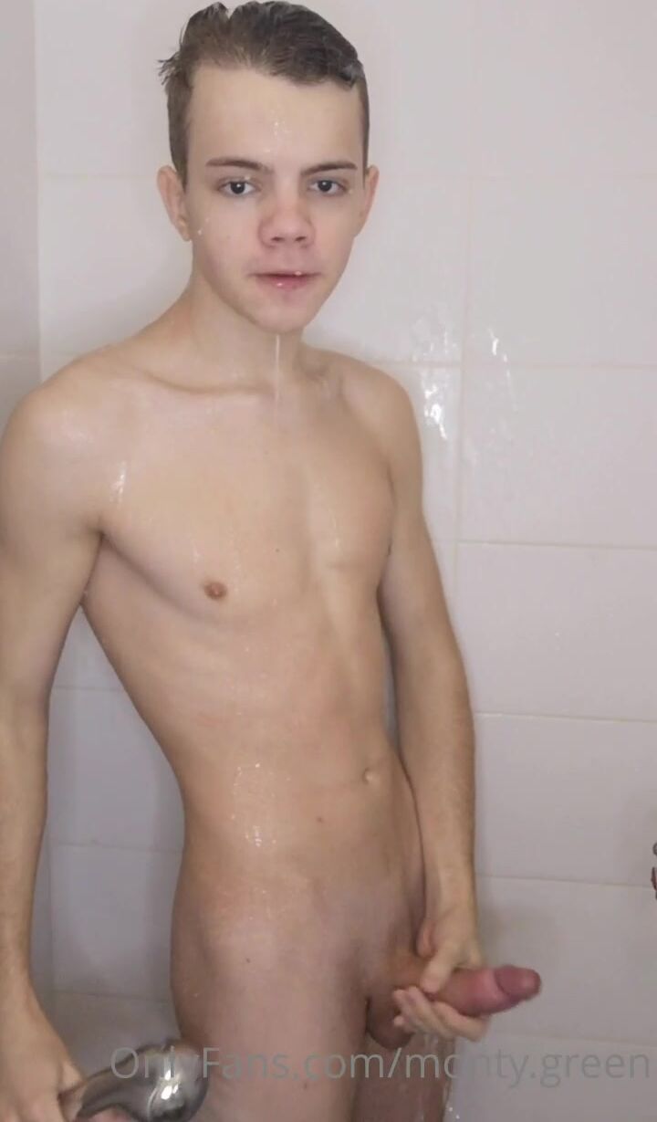 Monty green trying to wash the stank off boys porn