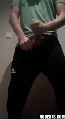 阿迪达斯少年生骑肌肉爸爸的大鸡巴