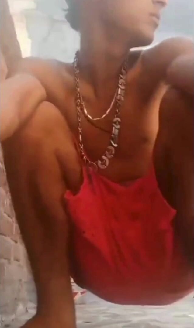 Moroccan pissing on the roof