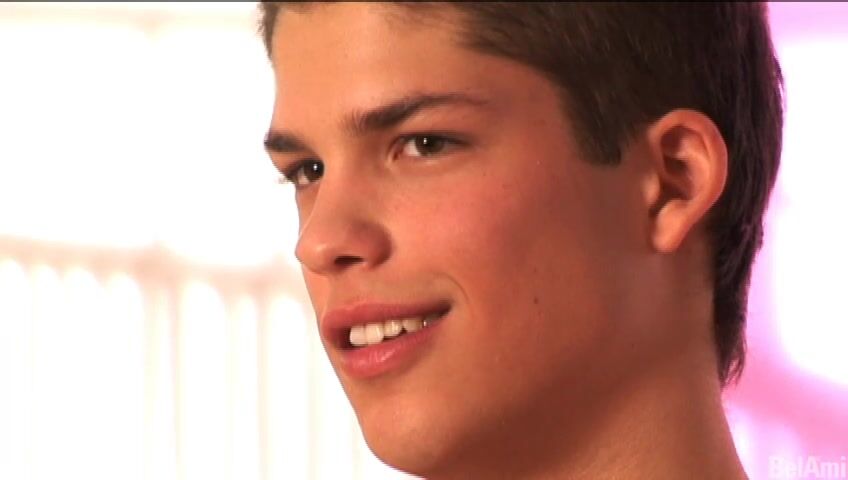Solo twink leo simpson strokes