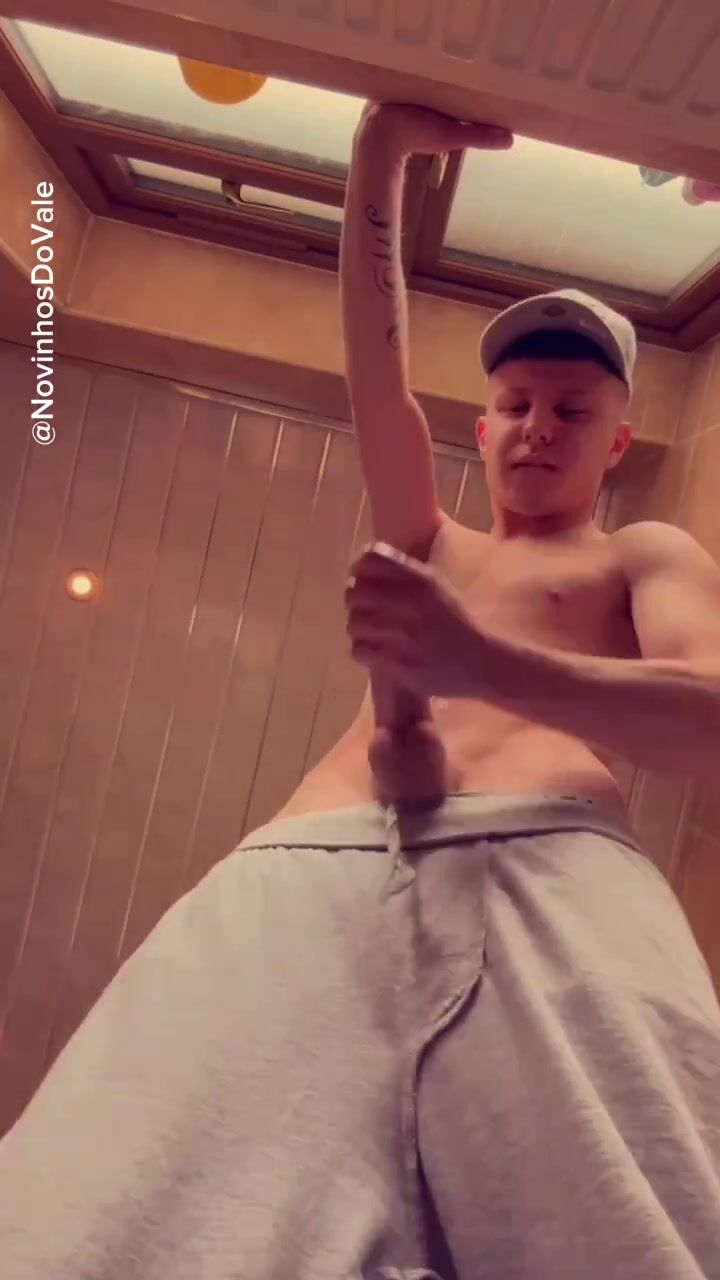 مراهق يستمني بجد 5