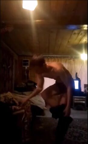 18yo muscleboy cums bareback