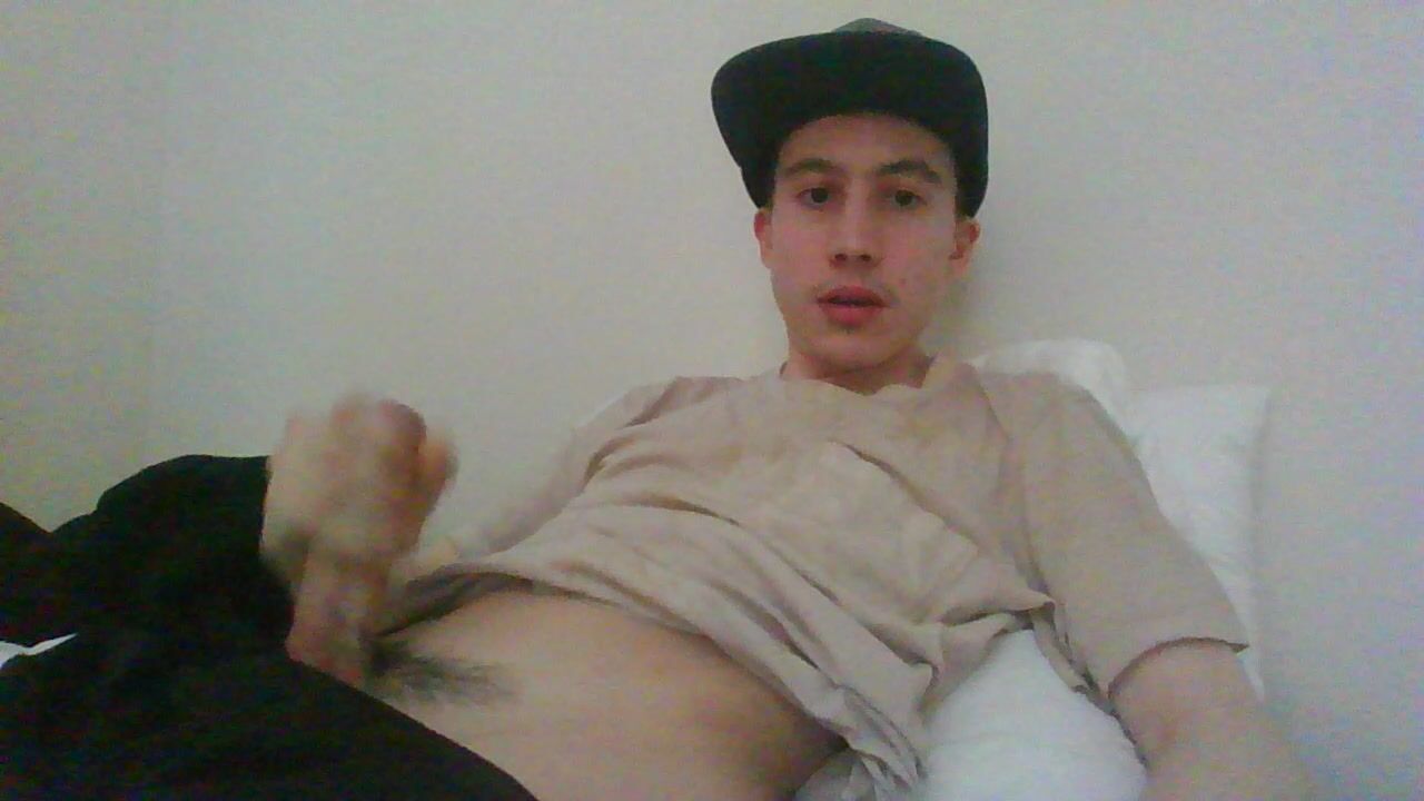 Mwrg21 in the bed wank and cum