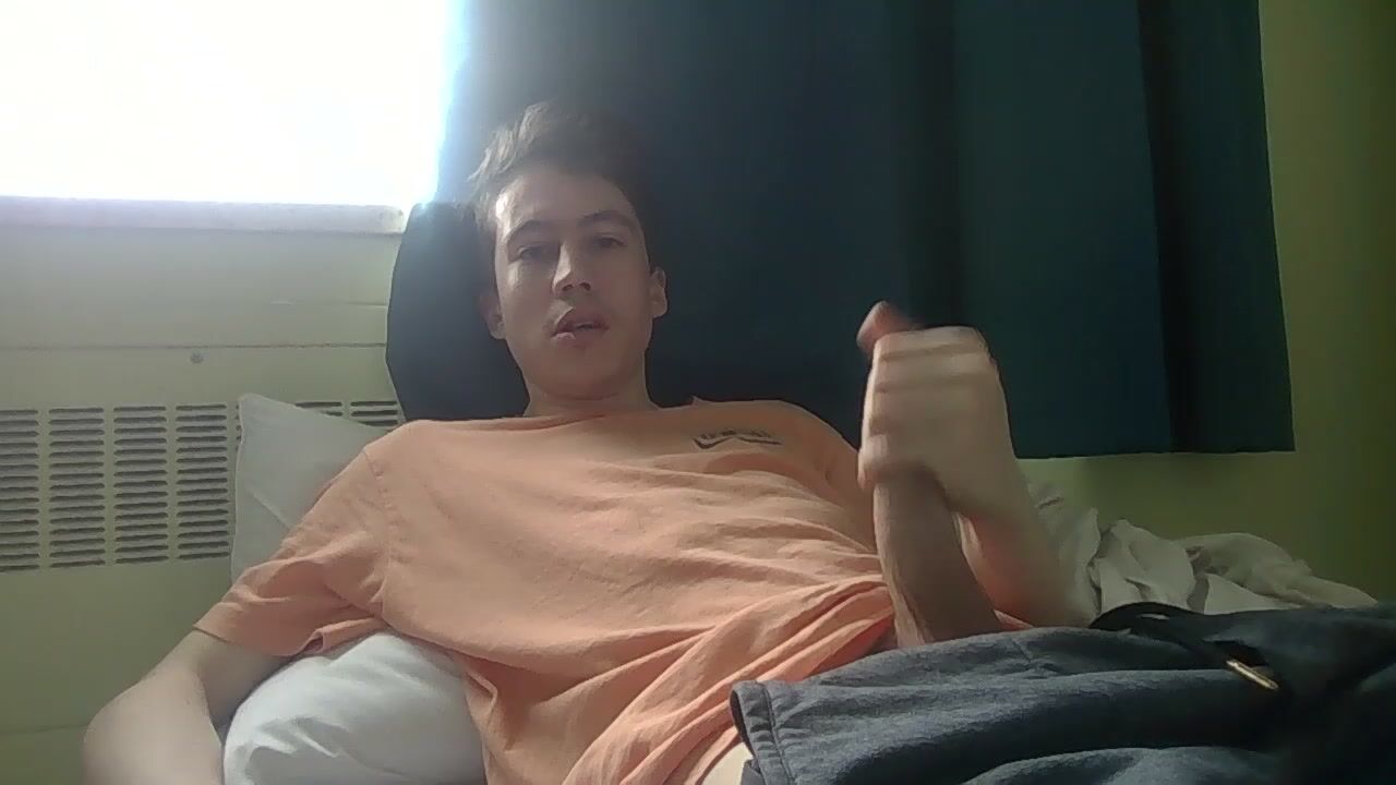 Cute uncut twink rapid wank and cum