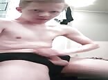 الأخ الكبير ينيك المراهق الرياضي بدون واقي