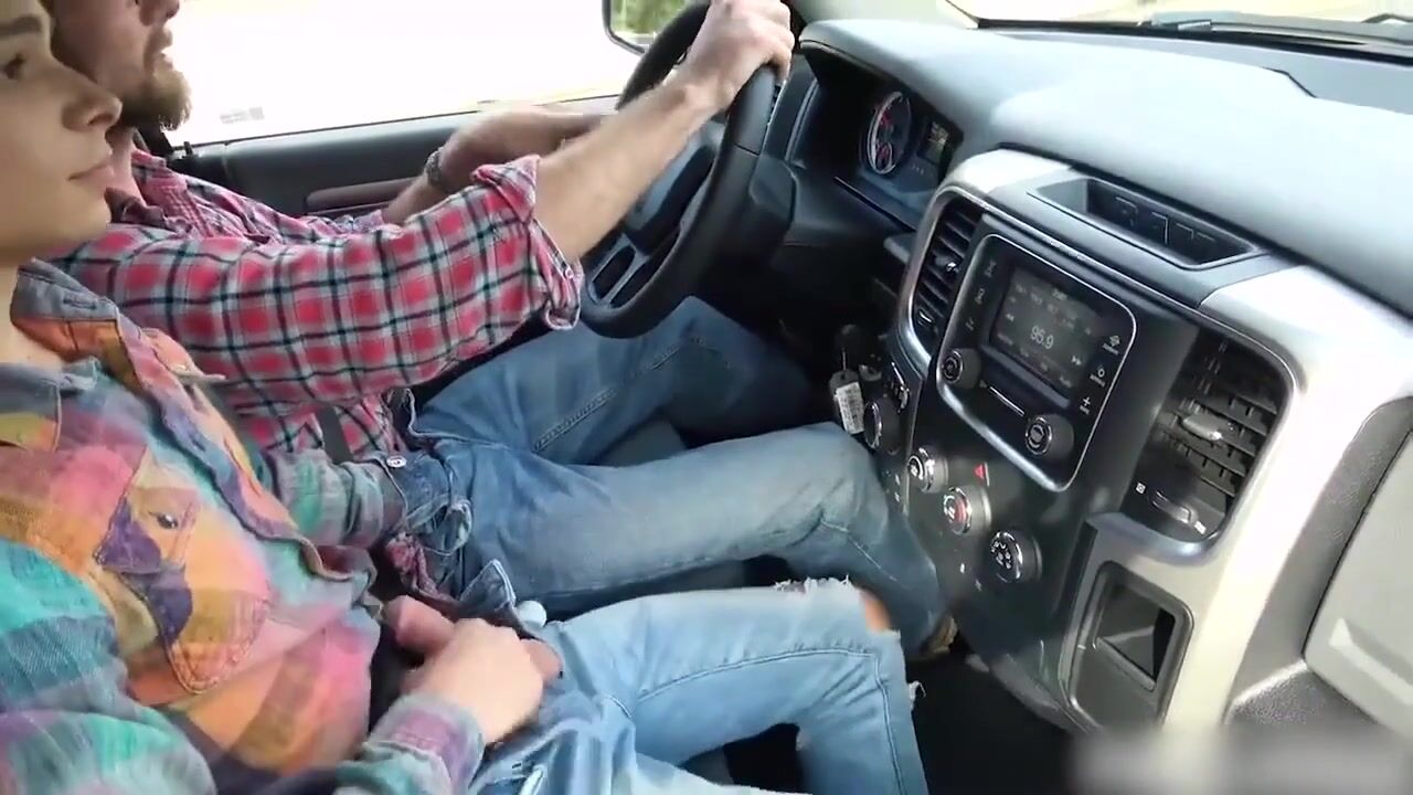 Toyboy worships muscle daddy