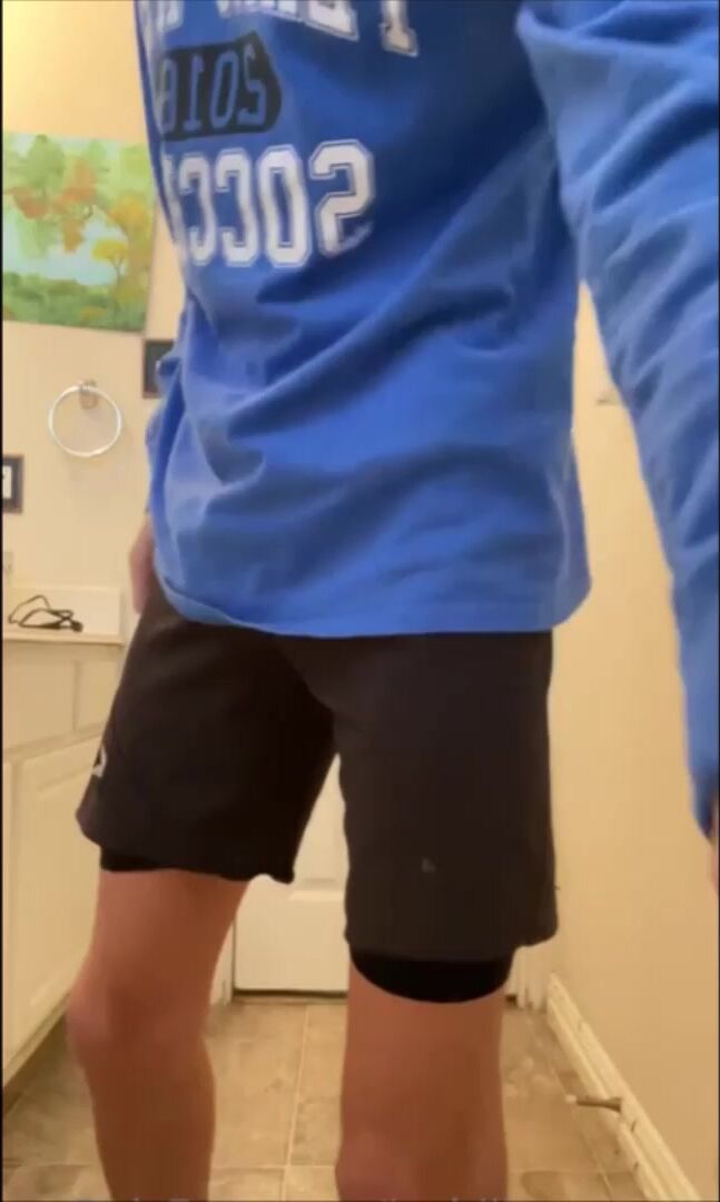 阿迪达斯短裤打飞机游戏玩疯了