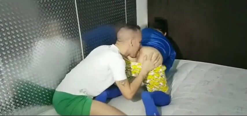 被各种方式钉住！