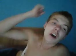 Nathan 18 años se masturba su polla dura