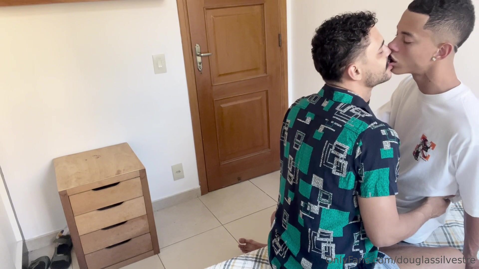 Neighbor asks for ingredient, then raw twink fuck
