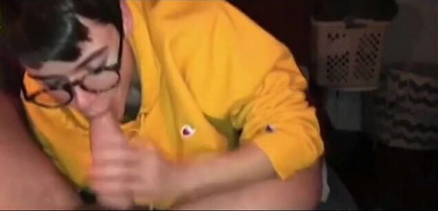 Nerd boy sucks daddy cock bareback