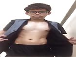 Chico nerd se corre