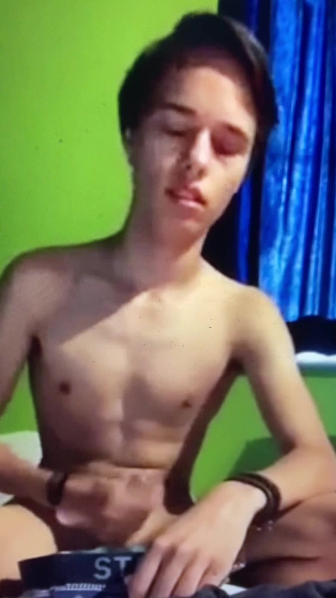 Sexy fitter twink abspritzen porno-rohr