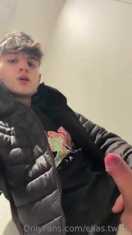 Twink danny boy takes nice cock bareback