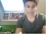 Beau garçon décharge sa semence porno gay
