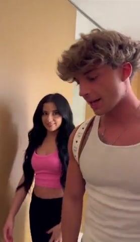 Papai musculoso twink sem camisinha pau