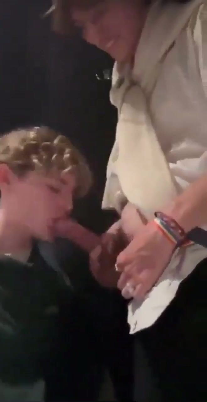 Nightclub toilet raw bj and fuck