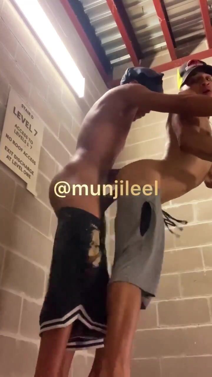 Dotado arromba cuzinho sem capa