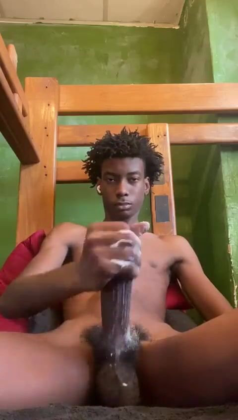 Twinks e teens sem camisinha em clipes do quarto