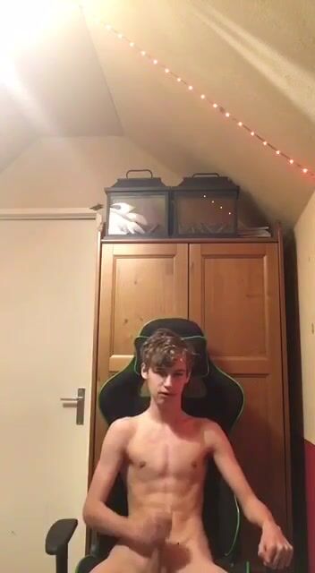 [nt][109] [bedroom] small clips of teens, twinks & guys from nt