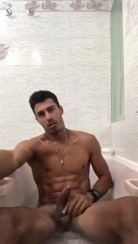 公衆トイレの美少年と男子：ホットなティーン動画