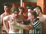裸の男性映画アクション