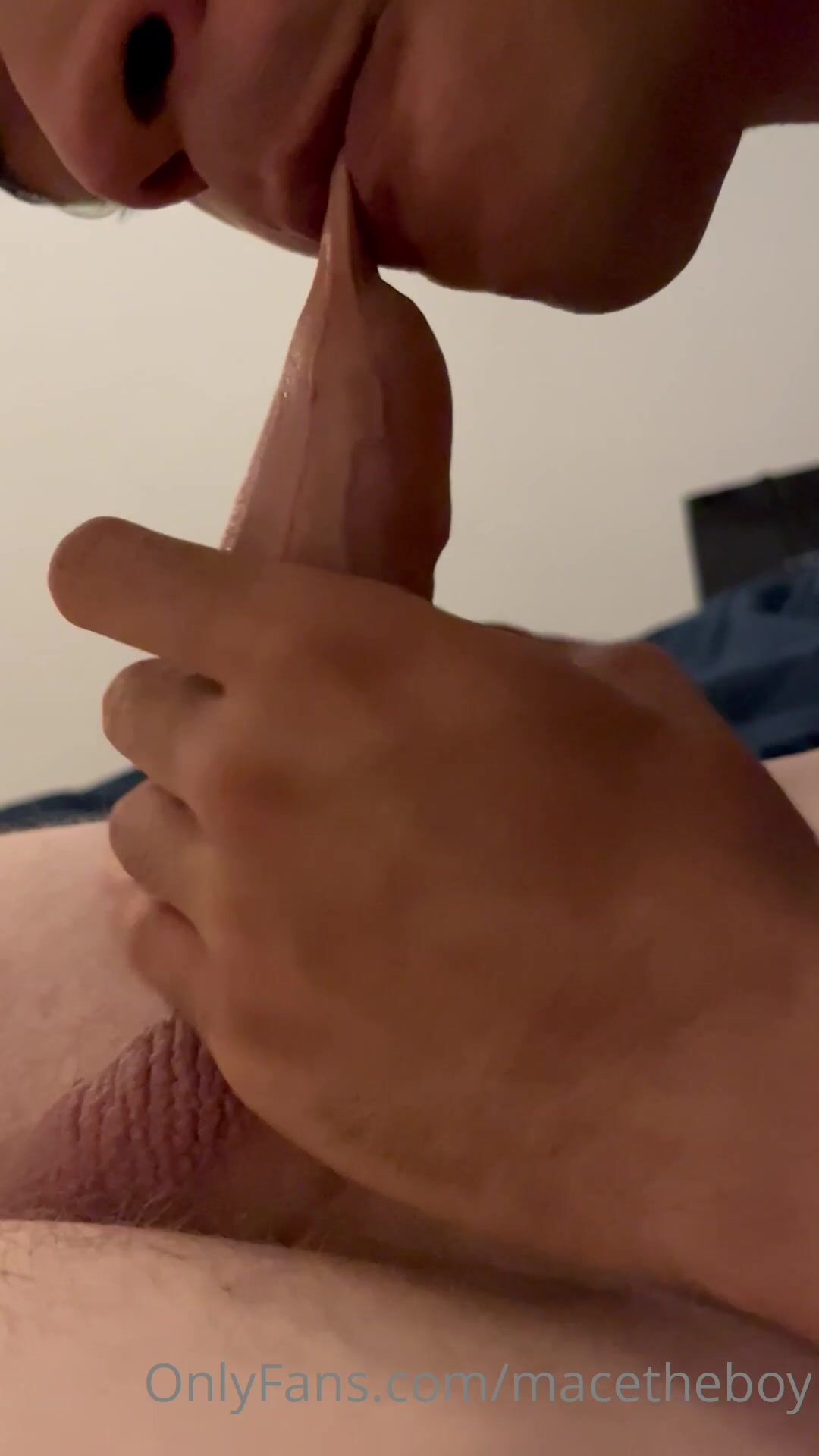 Massue musclée baise sans capote l'ado, papa noble éjacule