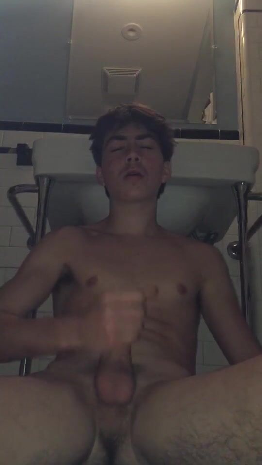Bathroom cum: twink daddy muscle bareback cock