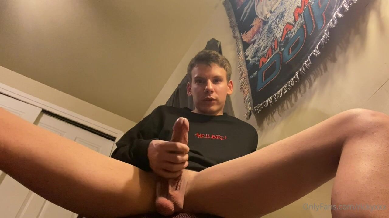Ricky jovem adolescente se masturbando sozinho