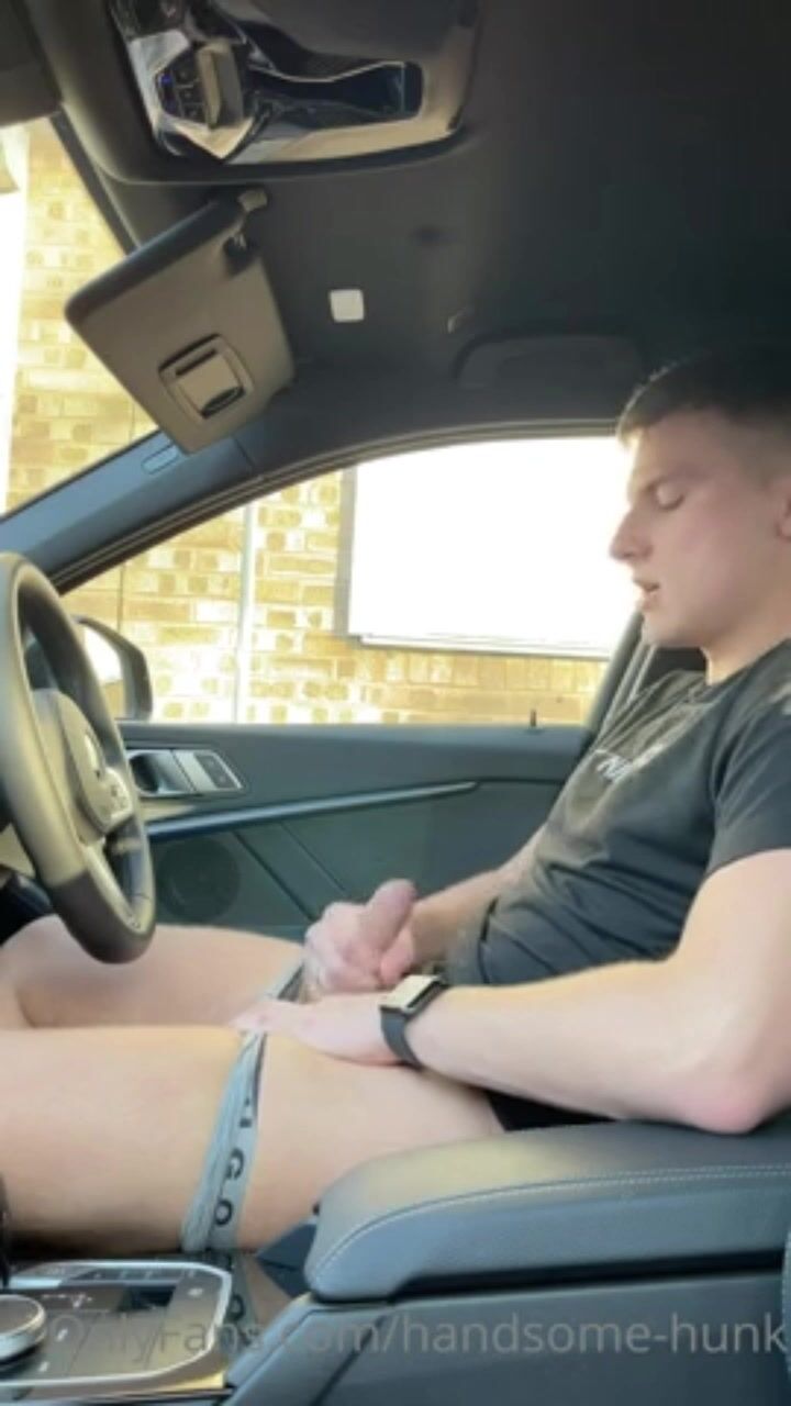 красавчик трахает твинка без резинки