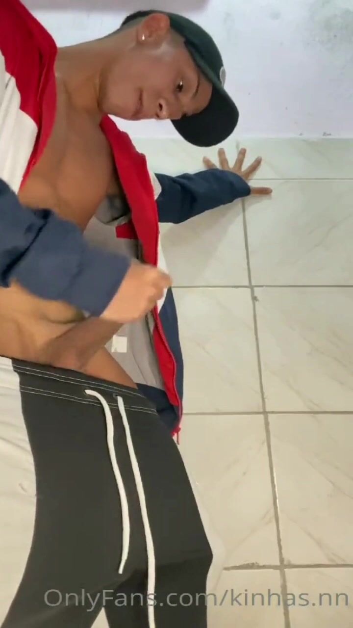 黑人嫩男与肌肉爹地无套