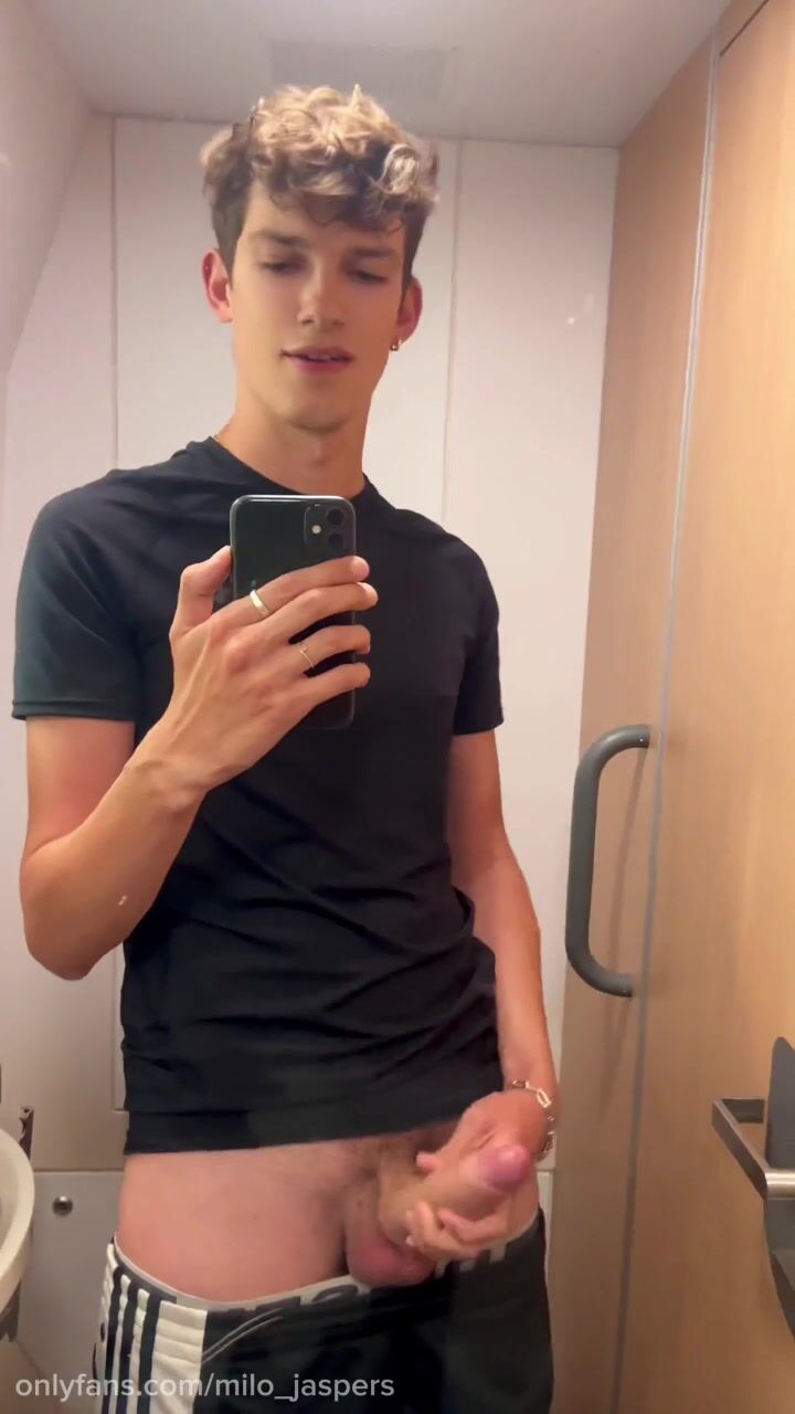 Of - milo jasper - hung twink milo gets super horny on the train an...