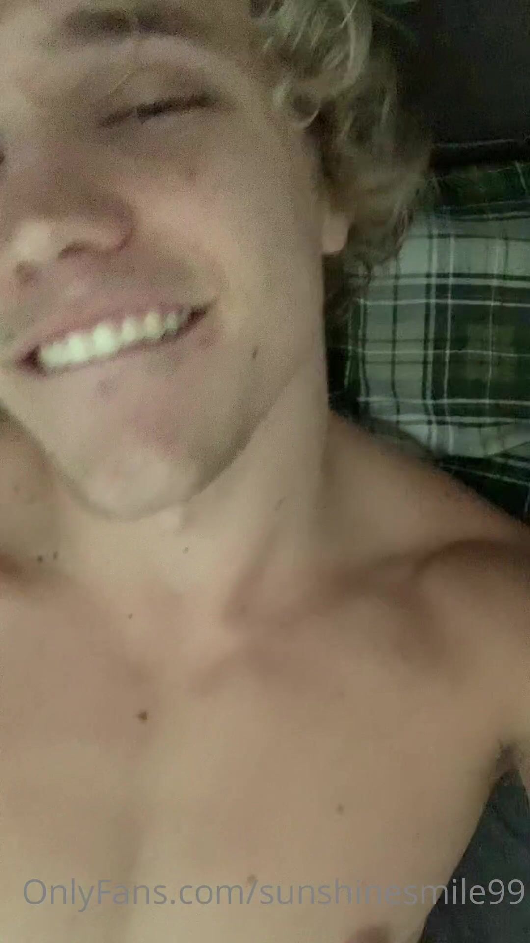 Sunshinesmile99 cums hard