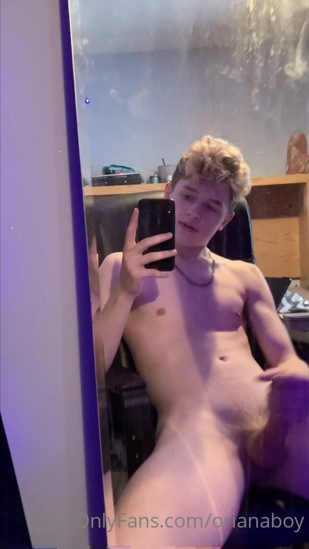 Twink rides daddy's bare muscle cock 4