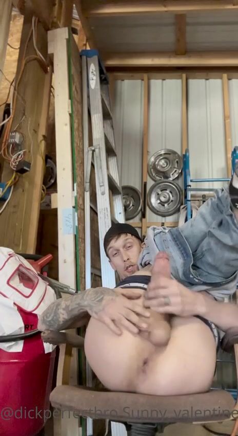 Twink bedient daddys muskulösen blanken schwanz