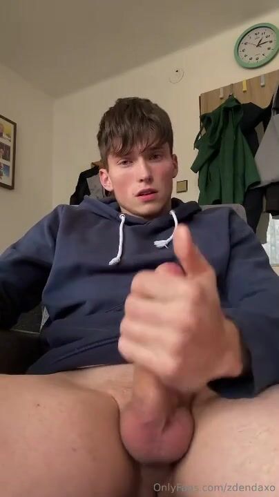 Zdenaxo twink papá musculoso acción polla sin condón