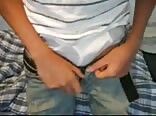 Tipo aceitado cuida a chicos en calzoncillos blancos abultados porno