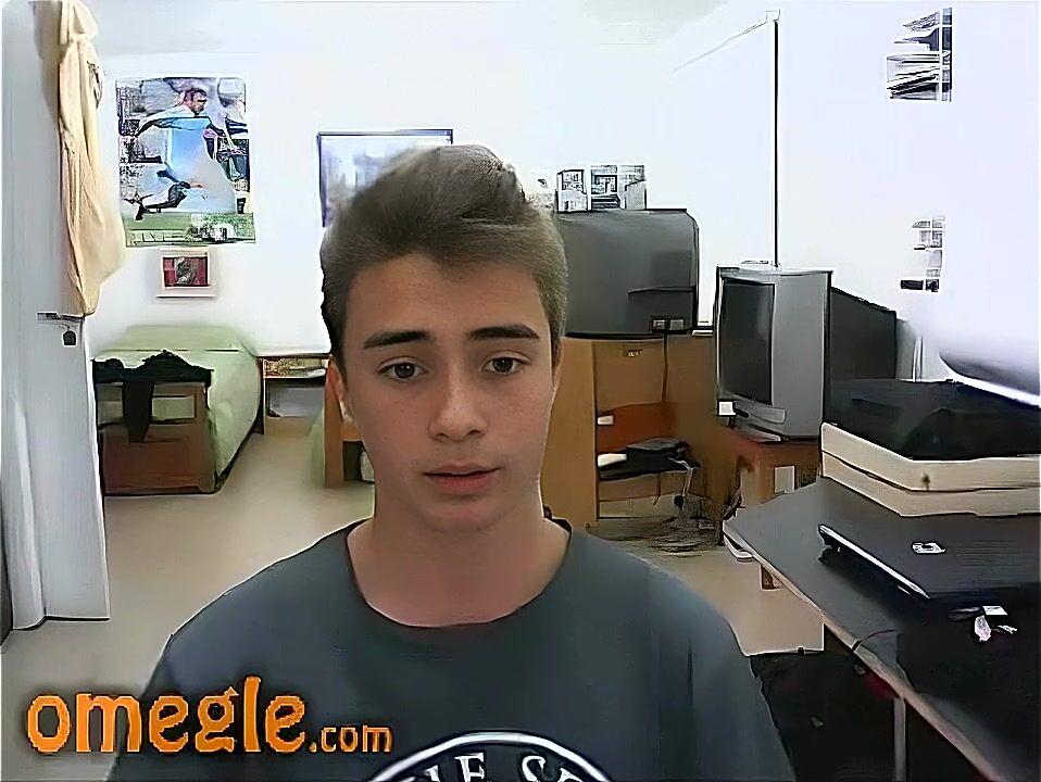 Universitario pajero mejorado con ia en webcam de omegle