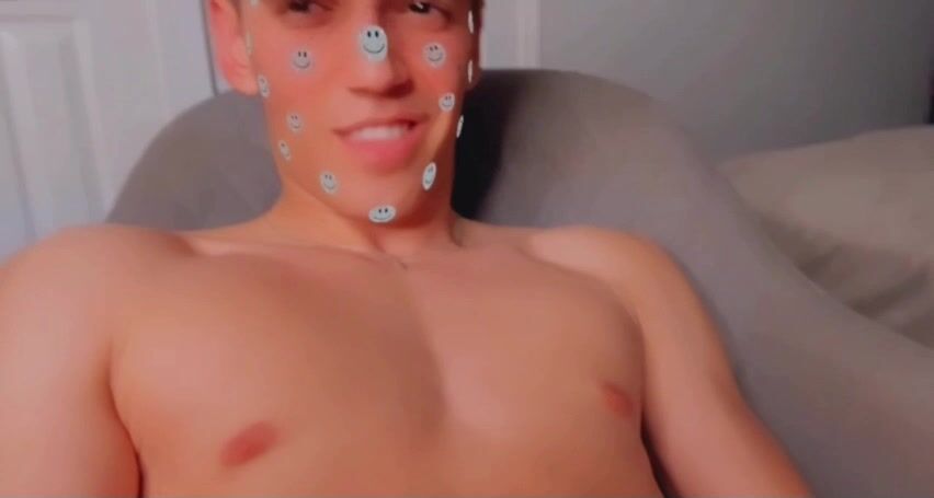 Danny, 18, usa twink cums on his own face