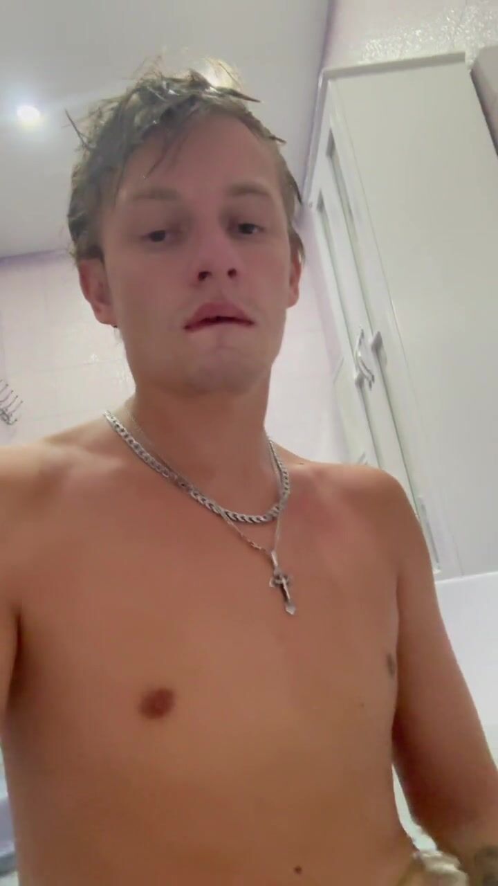 Twink loiro punheta o pau sozinho