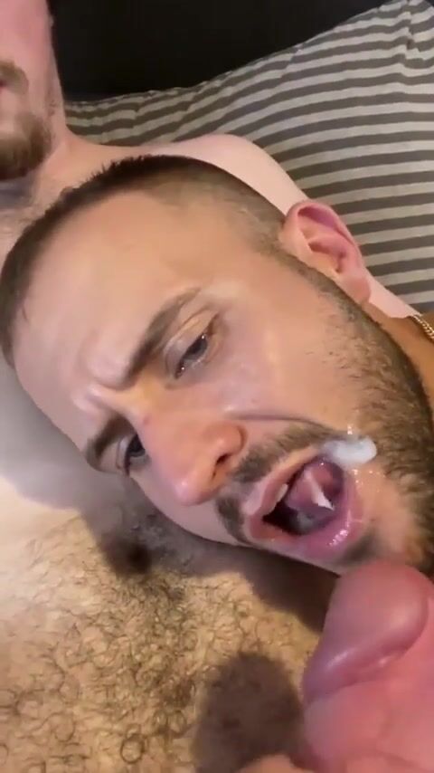 Twinks lutschen schwanz bis die jungs spritzen
