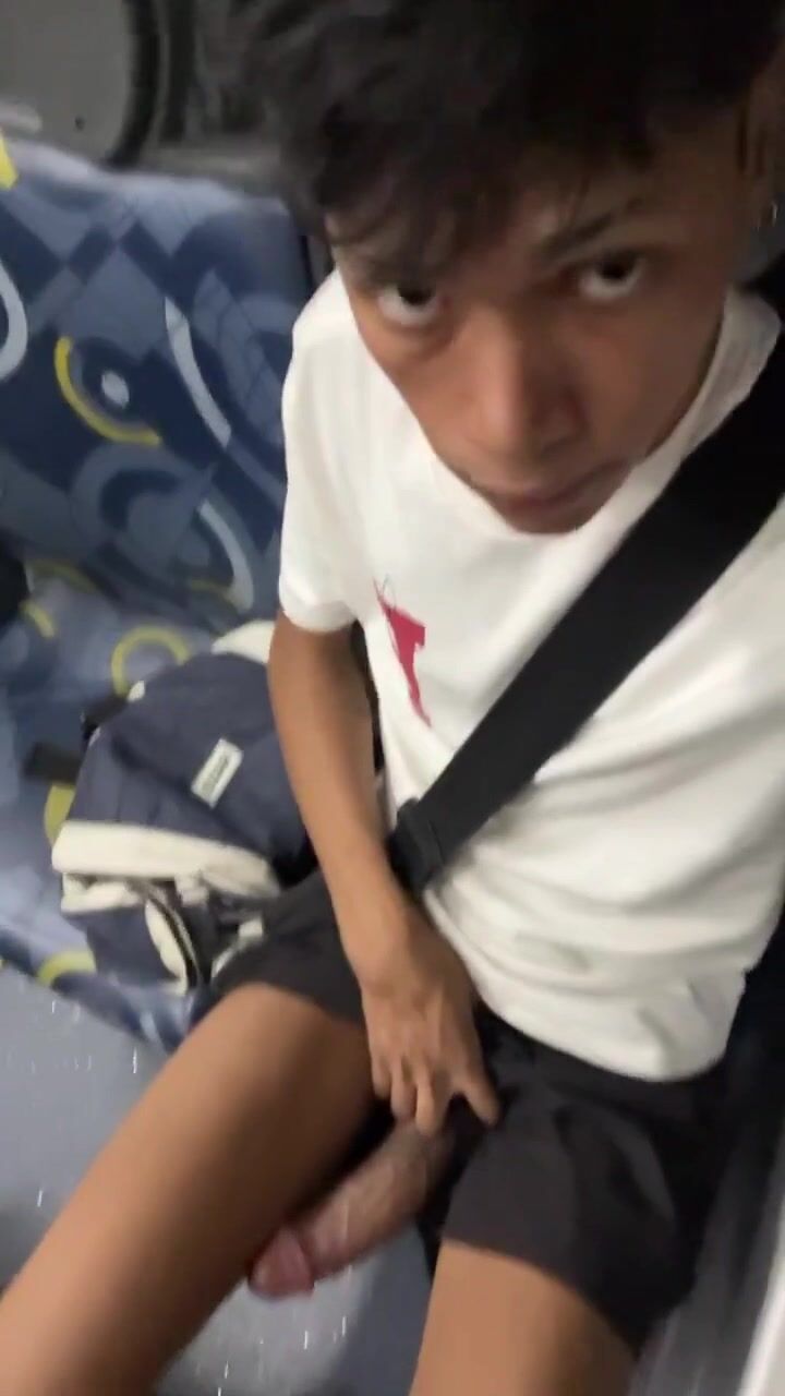 Pedro lopvs, twink, recibe sin condón la polla de un daddy musculoso