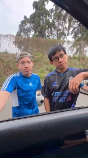 Recogido en la calle, follado duro en casa