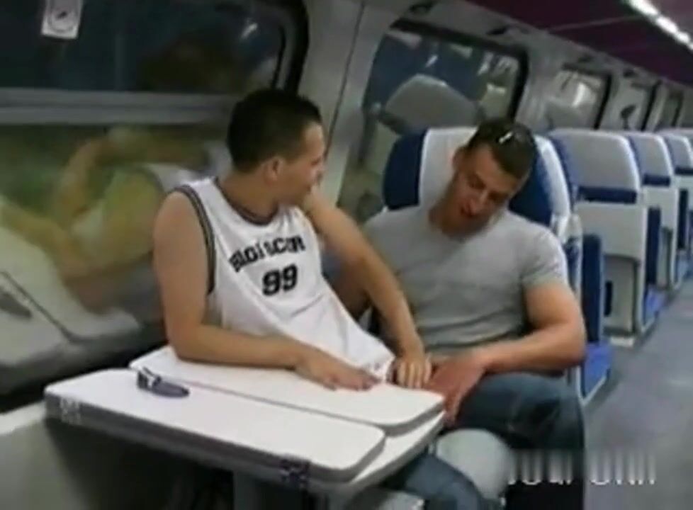 同性恋火车接送无套肌肉少年爹地鸡巴