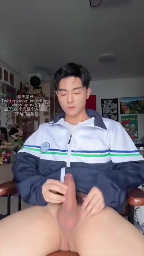 Pinoy novinho toma o pau sem camisinha do papai