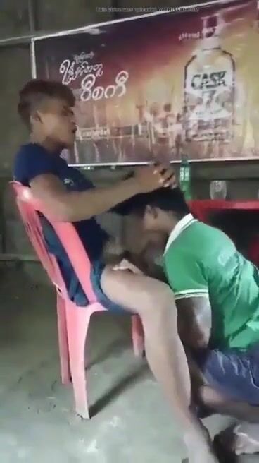 Twinks filipinos chupan y follan a pelo